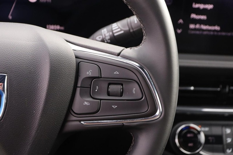 Buick Envista Vehicle Full-screen Gallery Image 12