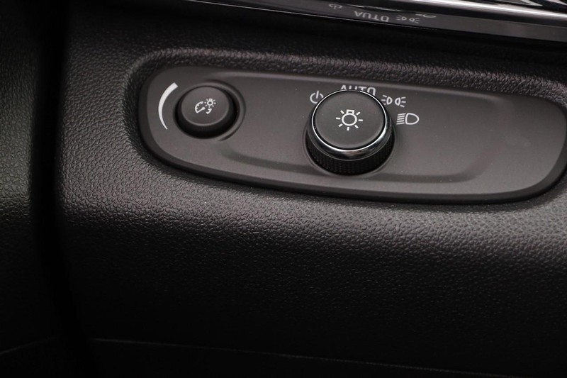 Buick Envista Vehicle Full-screen Gallery Image 18