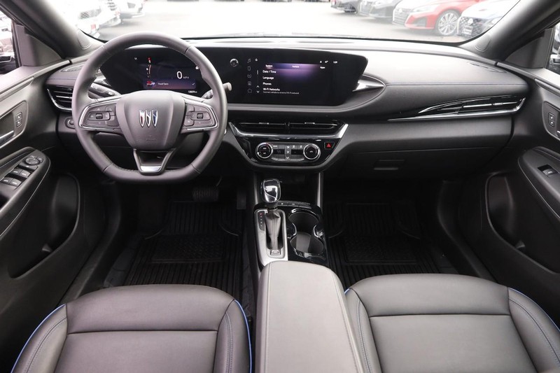 Buick Envista Vehicle Full-screen Gallery Image 19