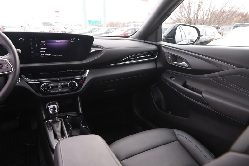 Buick Envista Vehicle Full-screen Gallery Image 23