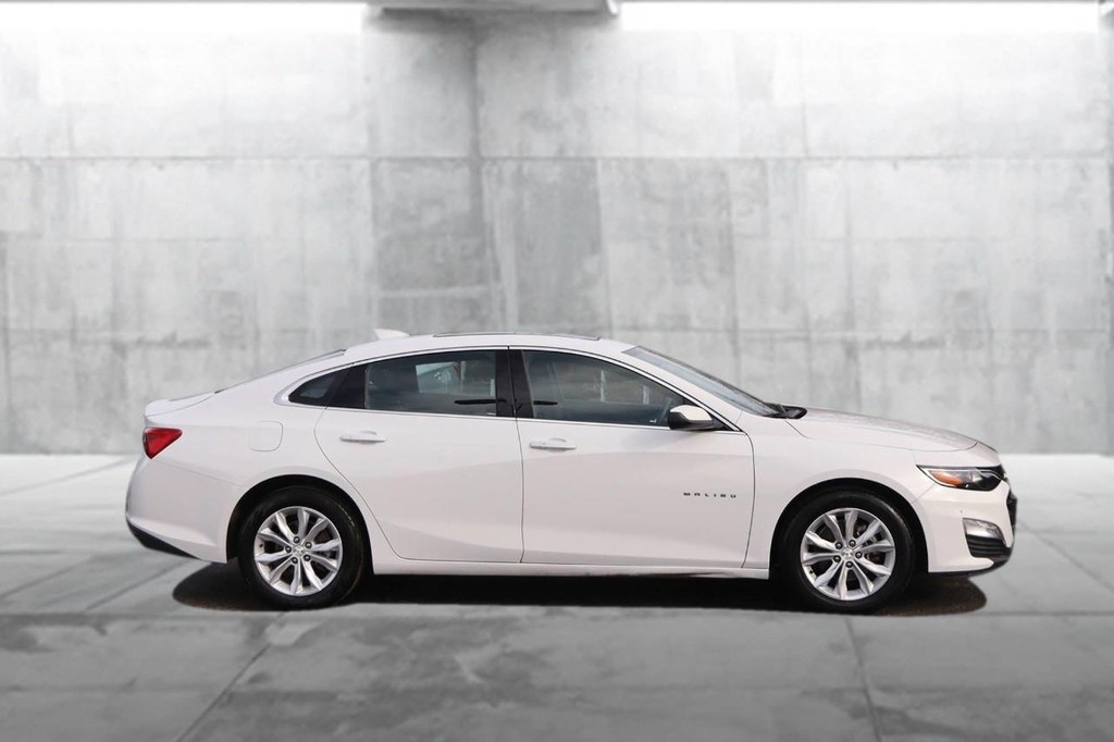 Chevrolet Malibu Vehicle Full-screen Gallery Image 05