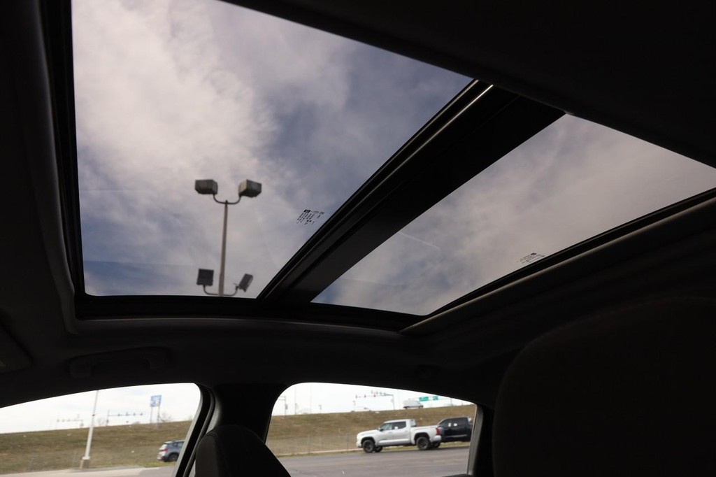 Chevrolet Malibu Vehicle Full-screen Gallery Image 08