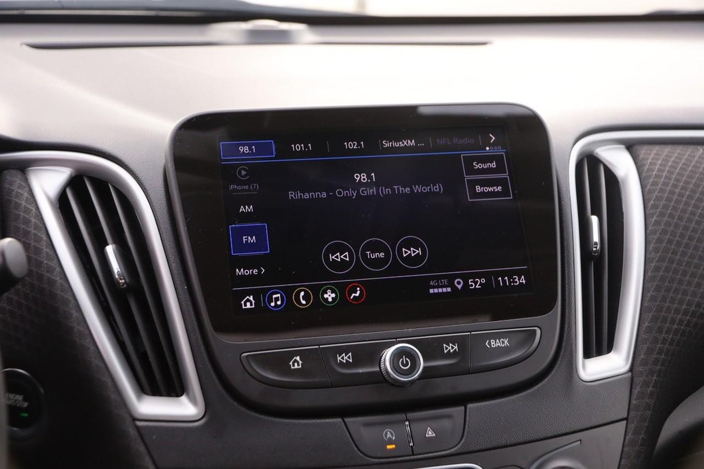 Chevrolet Malibu Vehicle Full-screen Gallery Image 16