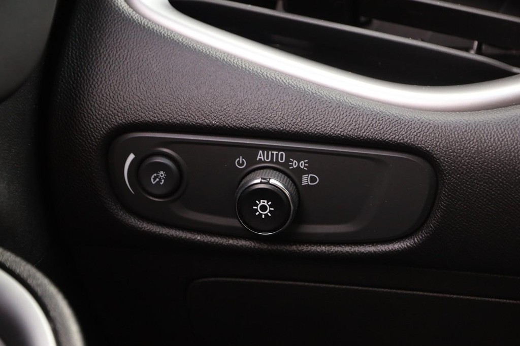 Chevrolet Malibu Vehicle Full-screen Gallery Image 19