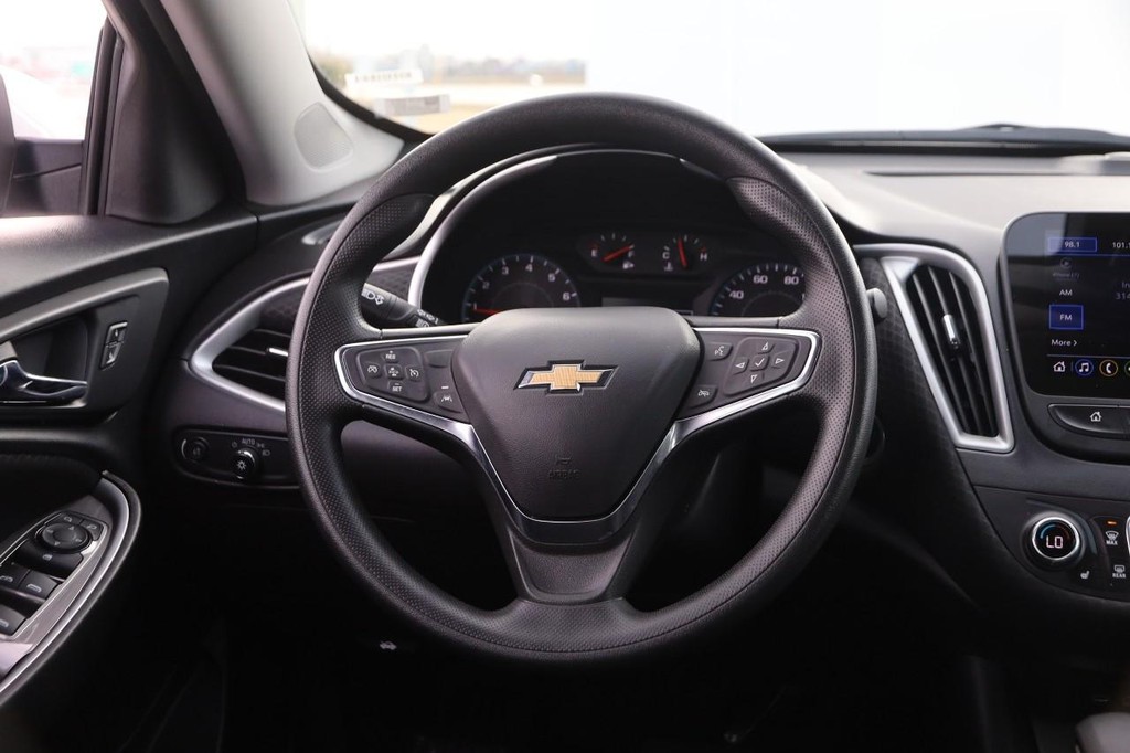 Chevrolet Malibu Vehicle Full-screen Gallery Image 22