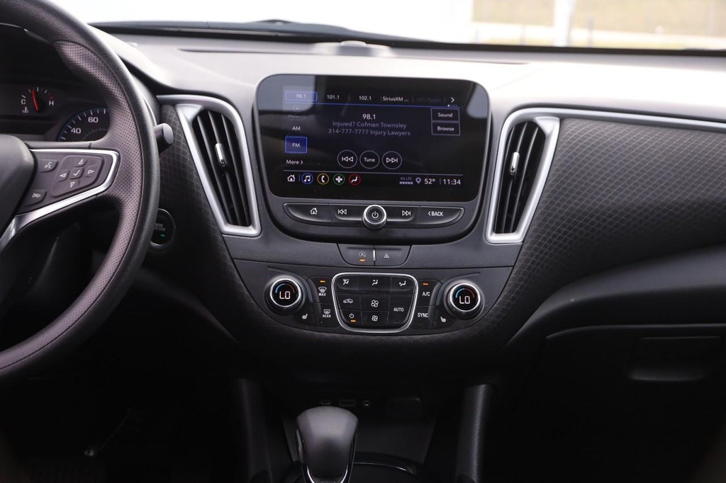 Chevrolet Malibu Vehicle Full-screen Gallery Image 23