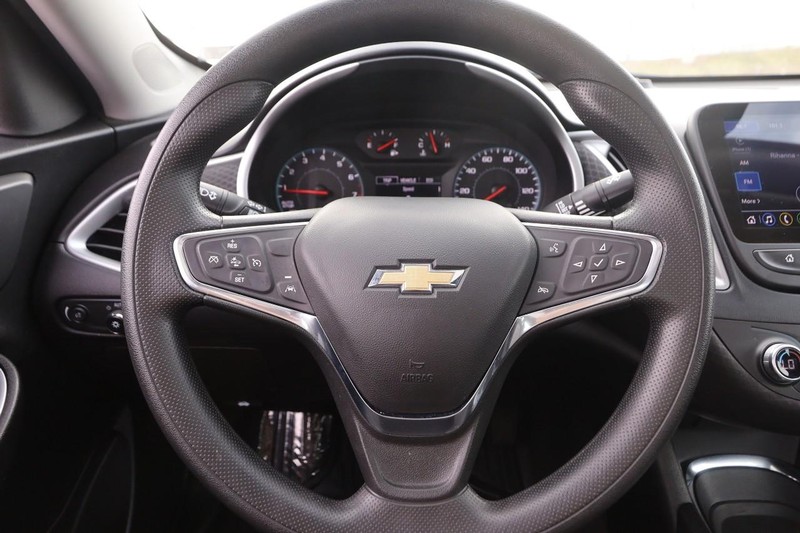 Chevrolet Malibu Vehicle Image 11