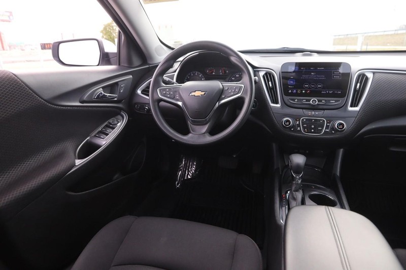 Chevrolet Malibu Vehicle Image 21