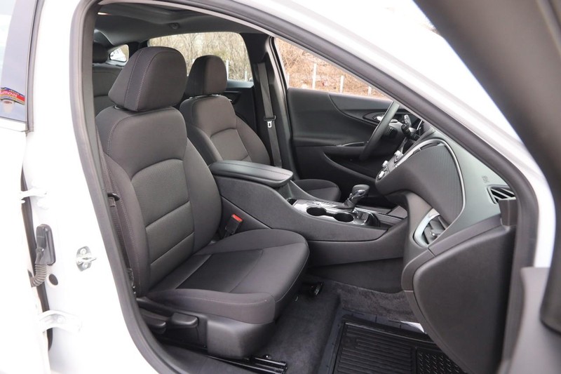 Chevrolet Malibu Vehicle Image 25