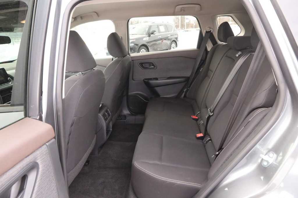 Nissan Rogue Vehicle Image 09