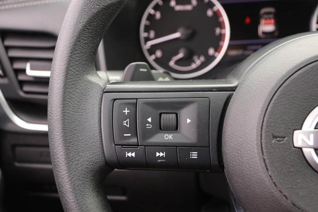 Nissan Rogue Vehicle Image 11