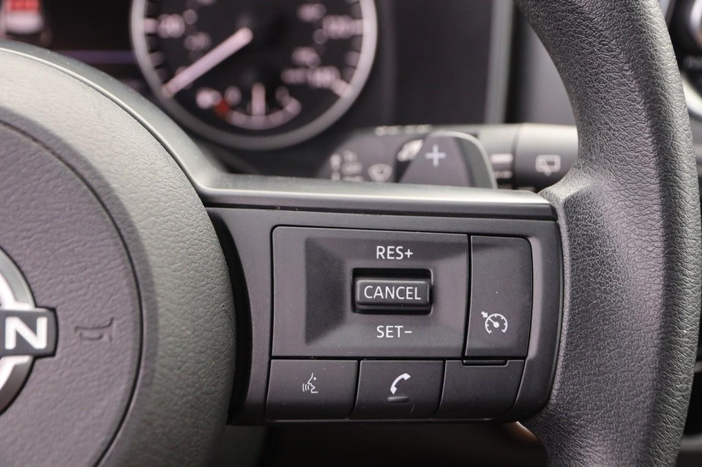 Nissan Rogue Vehicle Image 12