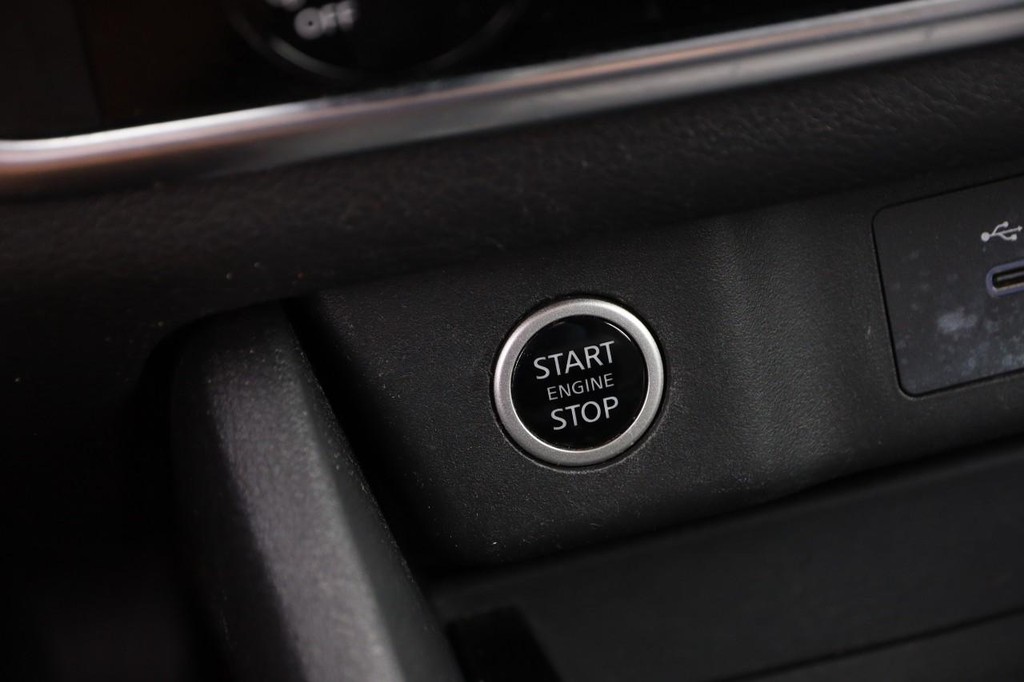 Nissan Rogue Vehicle Image 14