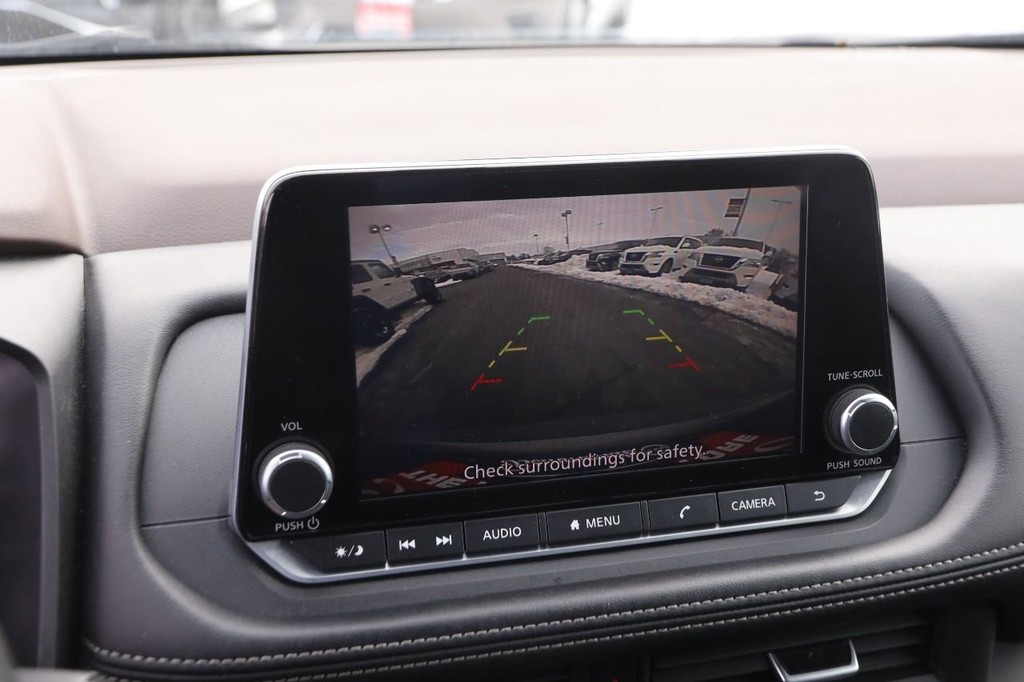 Nissan Rogue Vehicle Image 16