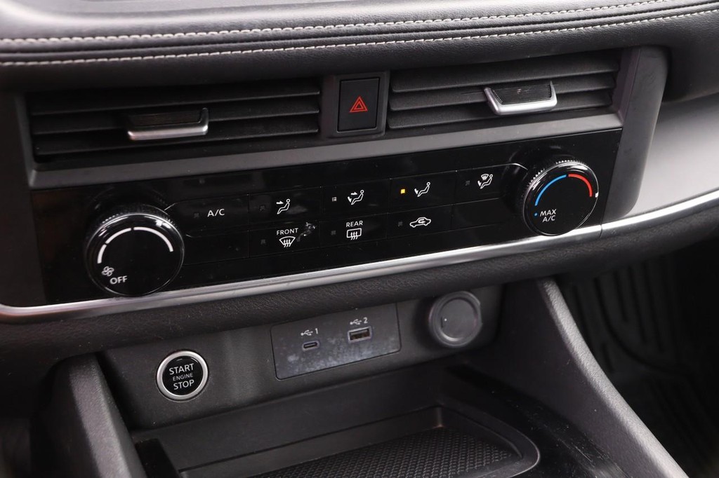 Nissan Rogue Vehicle Image 17