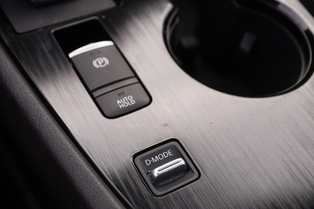 Nissan Rogue Vehicle Image 18