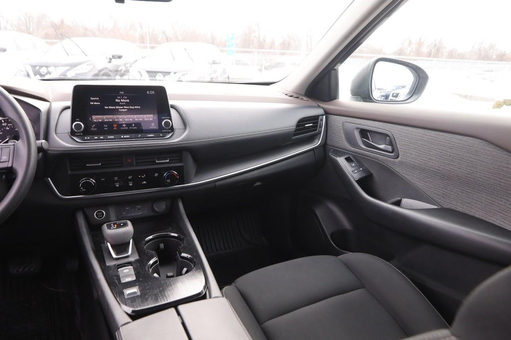 Nissan Rogue Vehicle Image 23