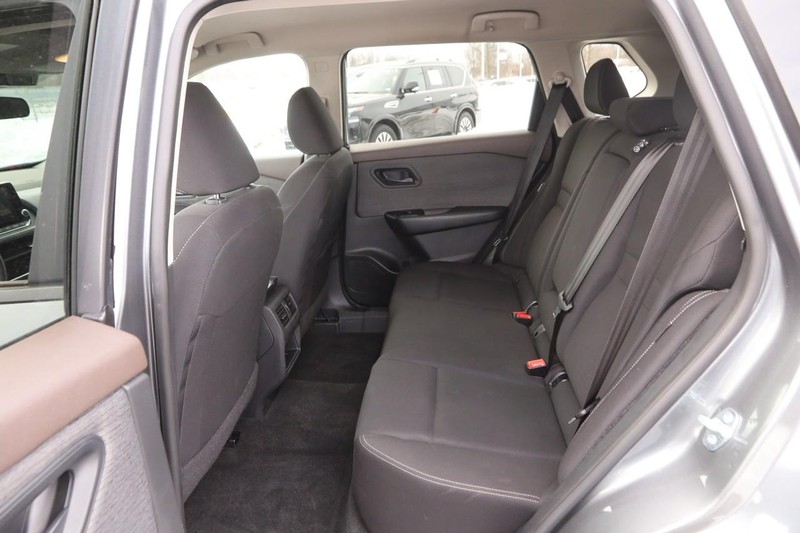 Nissan Rogue Vehicle Image 09