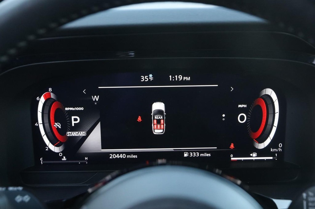 Nissan Pathfinder Vehicle Image 16