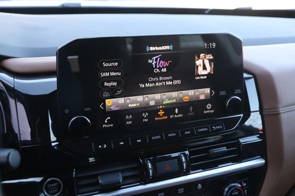 Nissan Pathfinder Vehicle Image 18