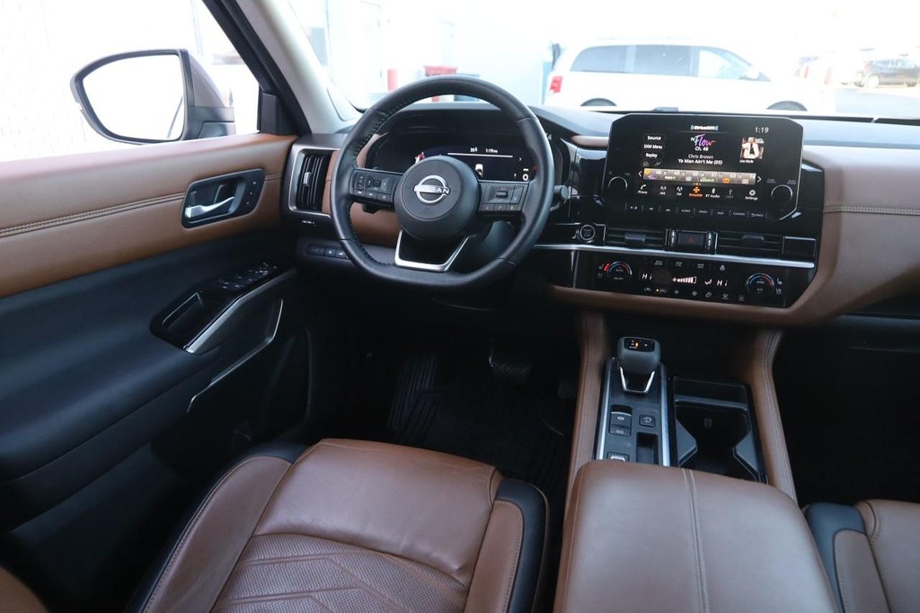 Nissan Pathfinder Vehicle Image 24