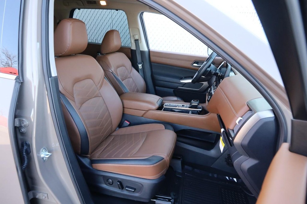 Nissan Pathfinder Vehicle Image 28