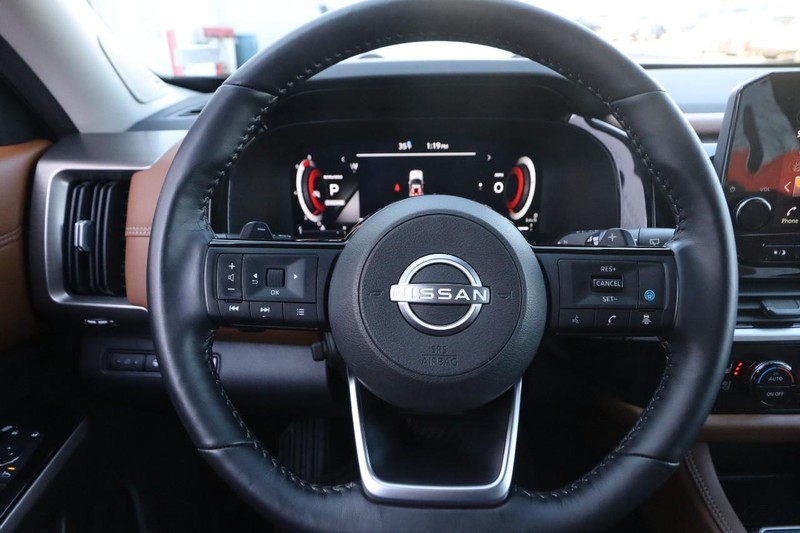 Nissan Pathfinder Vehicle Image 13