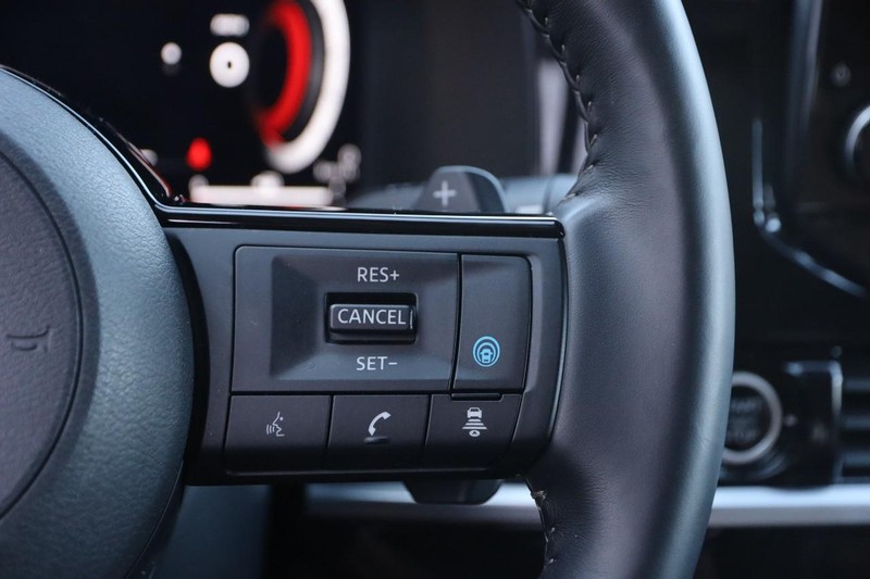 Nissan Pathfinder Vehicle Image 15