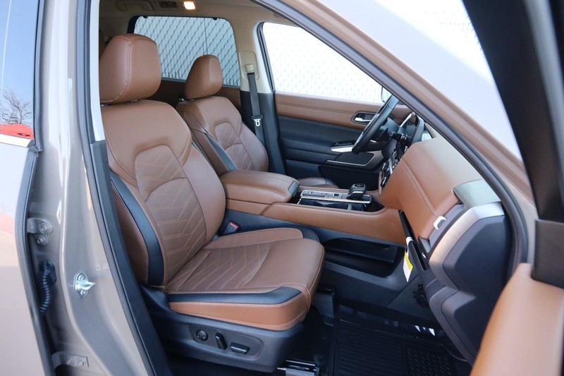 Nissan Pathfinder Vehicle Image 28