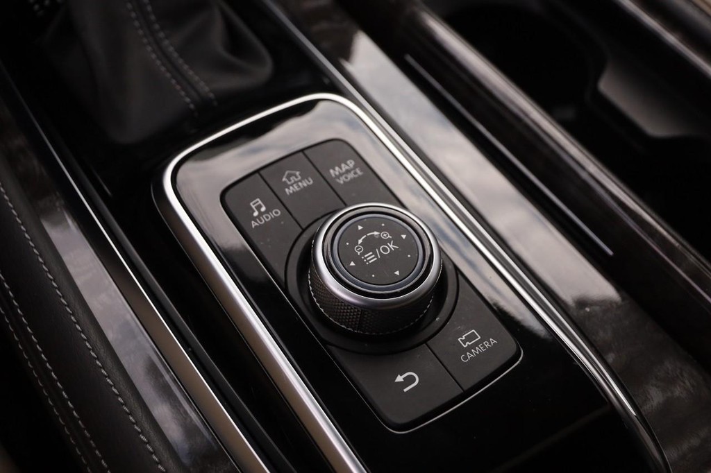 Nissan Armada Vehicle Image 23