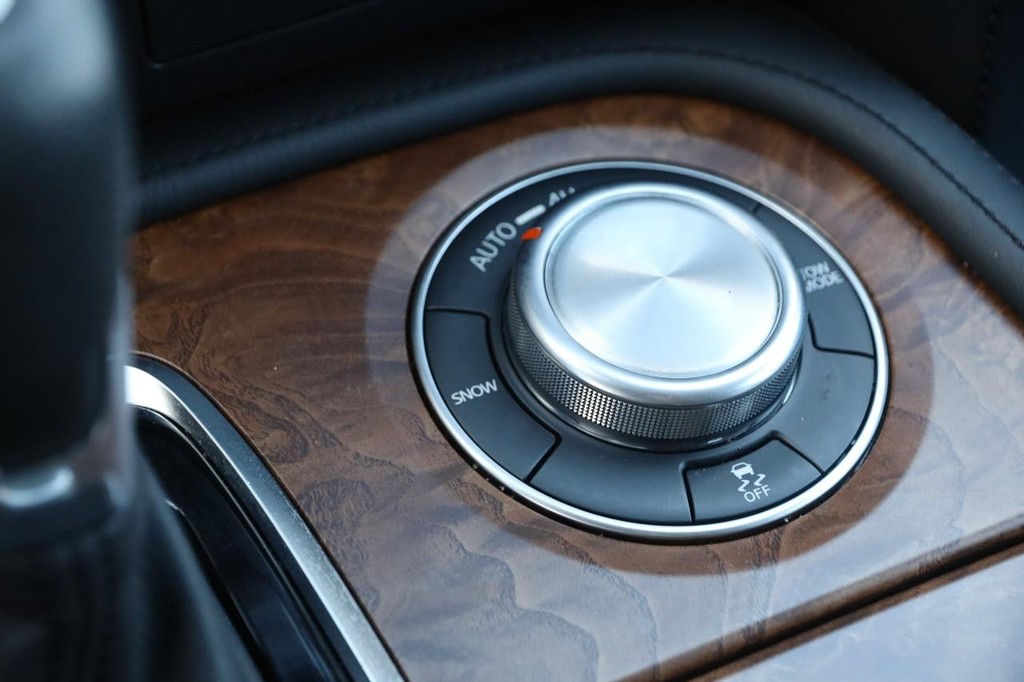 Nissan Armada Vehicle Image 24