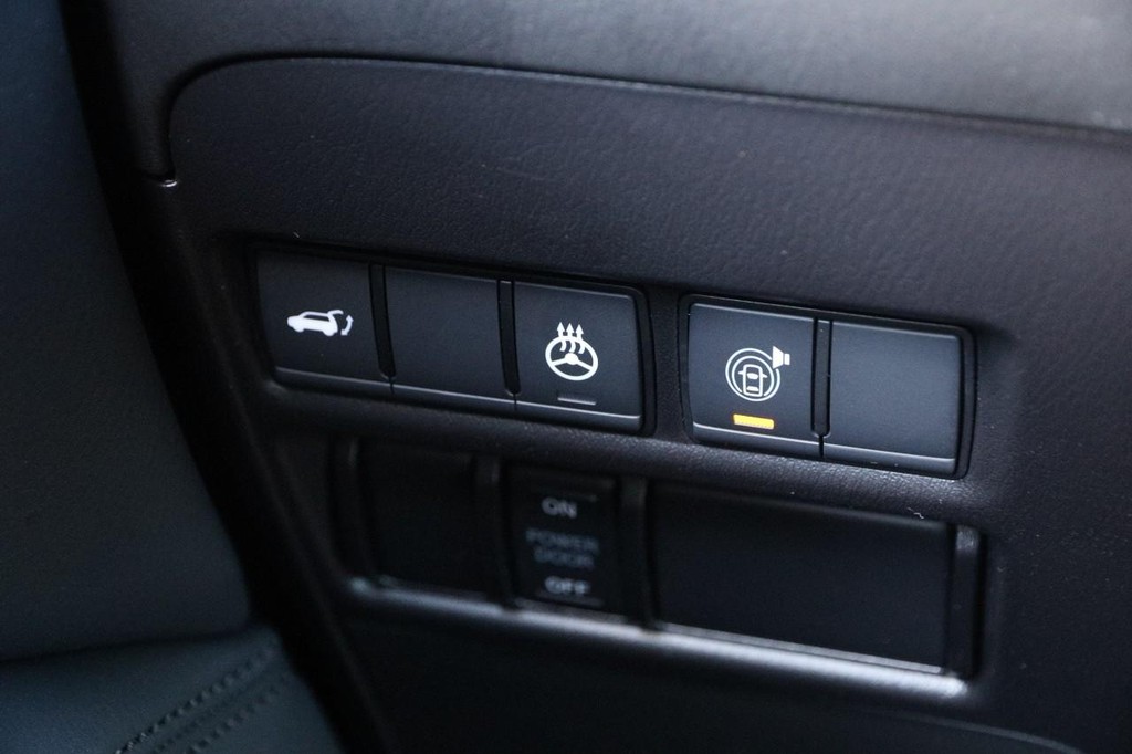 Nissan Armada Vehicle Image 26