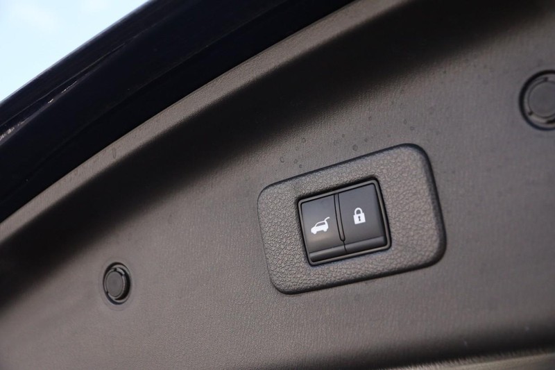 Nissan Armada Vehicle Image 11