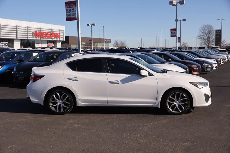 Acura ILX Vehicle Full-screen Gallery Image 5