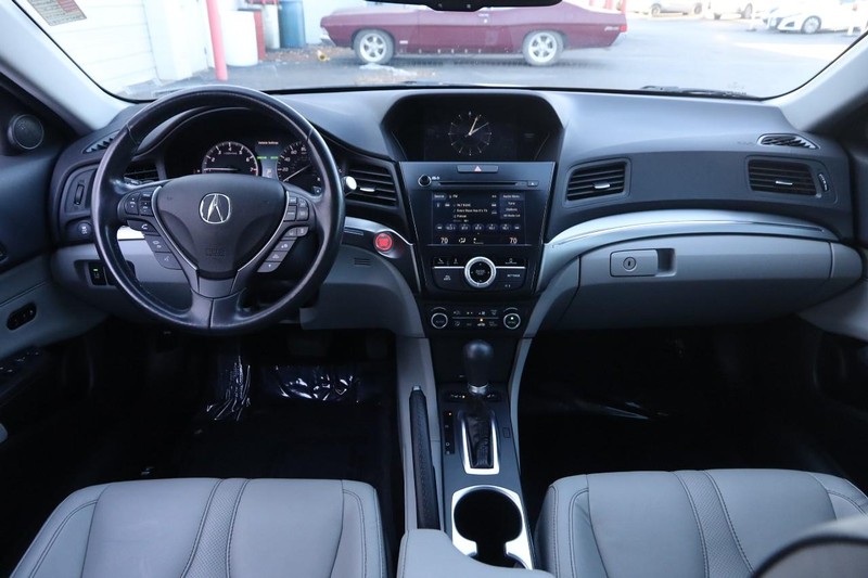 Acura ILX Vehicle Full-screen Gallery Image 22