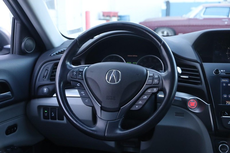 Acura ILX Vehicle Full-screen Gallery Image 24
