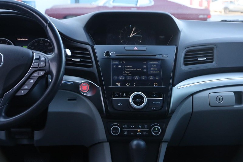 Acura ILX Vehicle Full-screen Gallery Image 25