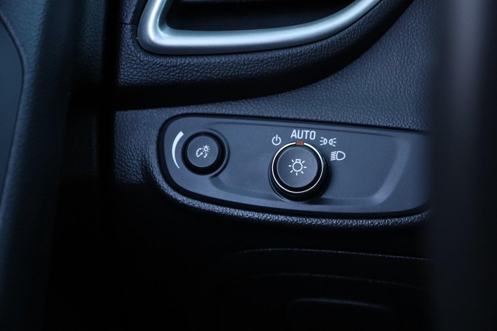 Chevrolet Trax Vehicle Image 18