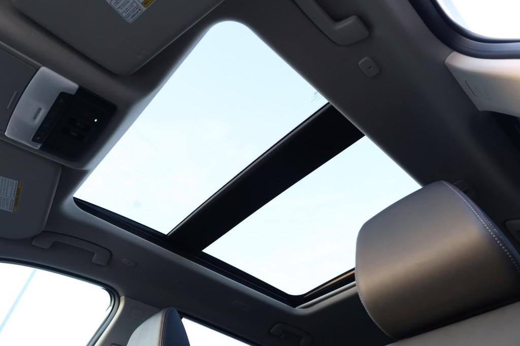 Nissan Rogue Vehicle Image 08