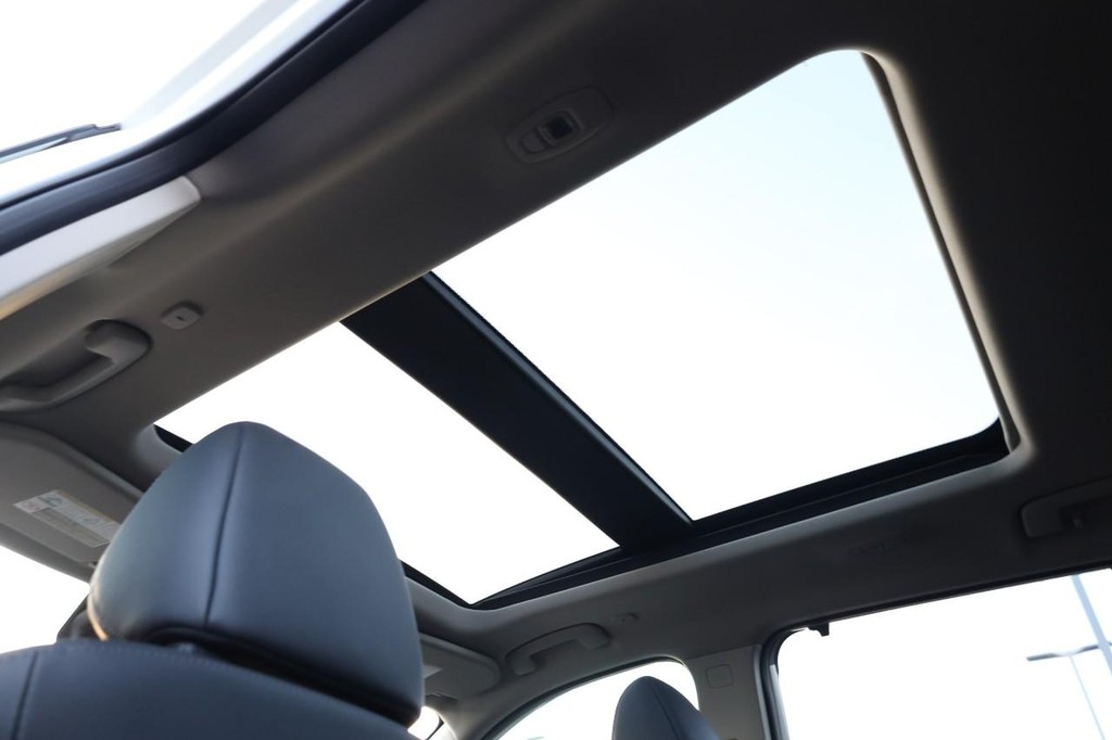 Nissan Rogue Vehicle Image 09