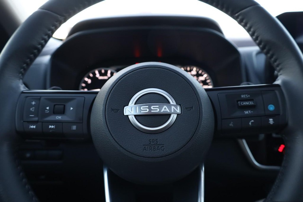 Nissan Rogue Vehicle Image 11