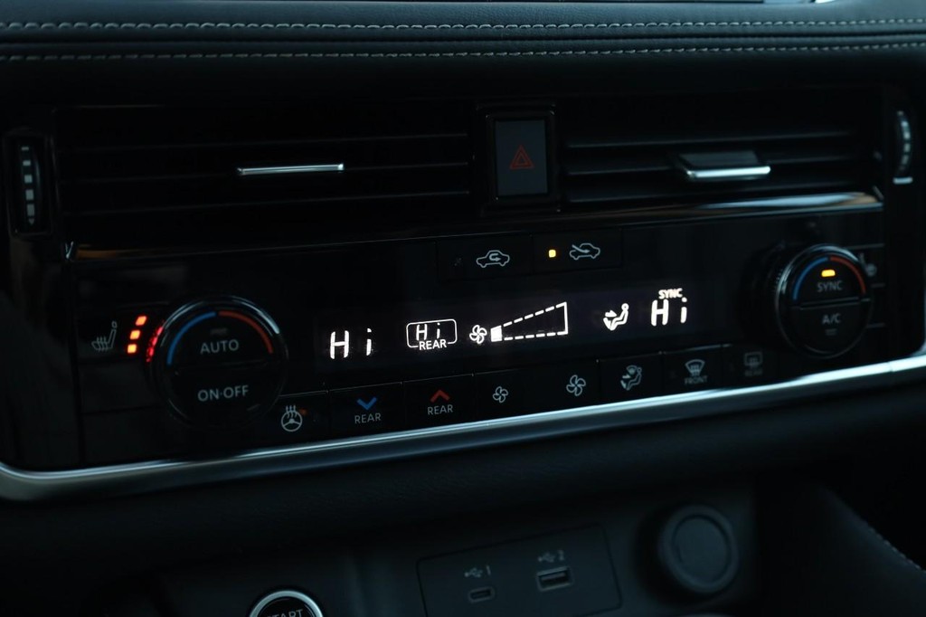 Nissan Rogue Vehicle Image 16