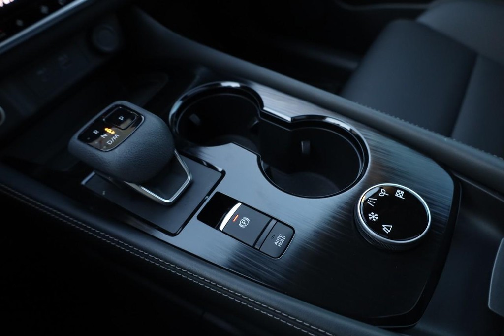 Nissan Rogue Vehicle Image 18