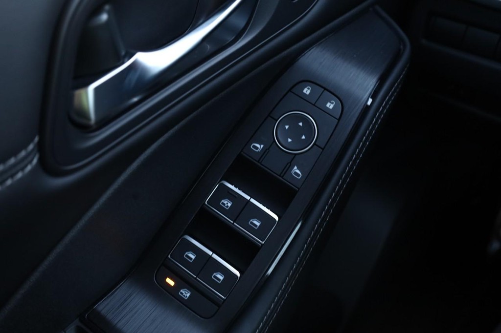 Nissan Rogue Vehicle Image 20