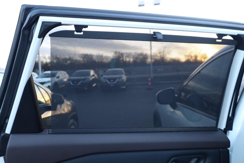 Nissan Rogue Vehicle Image 24