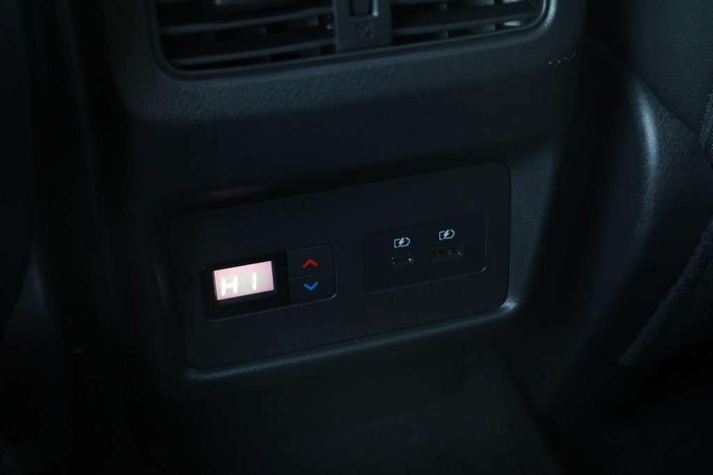 Nissan Rogue Vehicle Image 25