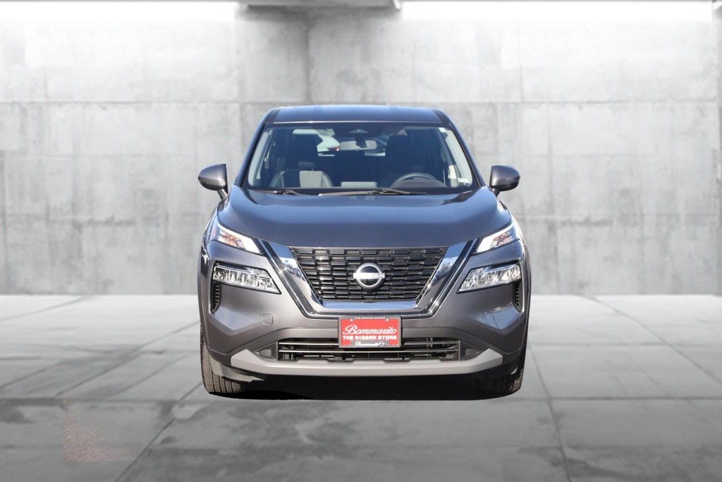 Nissan Rogue Vehicle Image 04