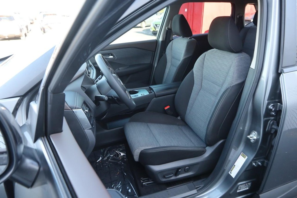 Nissan Rogue Vehicle Image 08