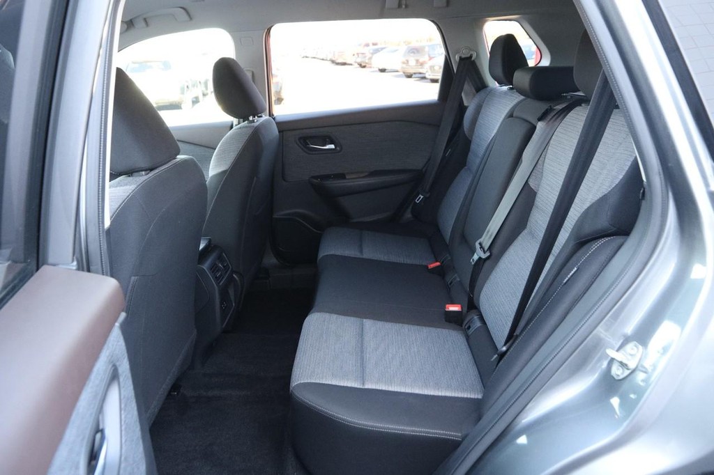 Nissan Rogue Vehicle Image 09