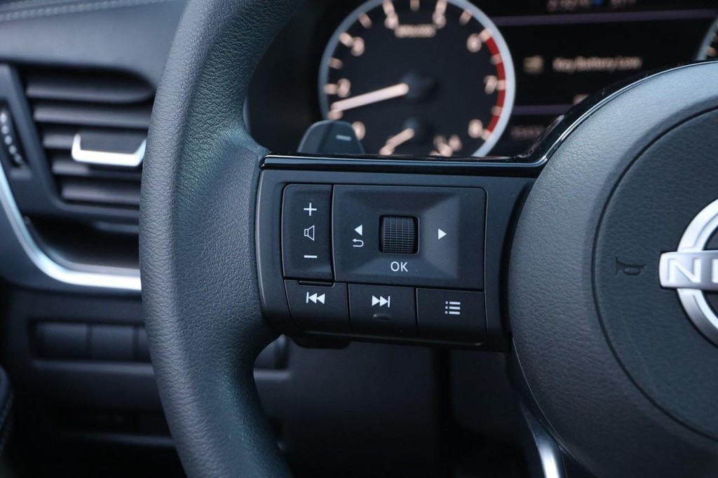 Nissan Rogue Vehicle Image 11